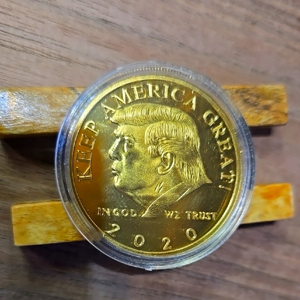 Gold Commemorative TRUMP Coin 2020